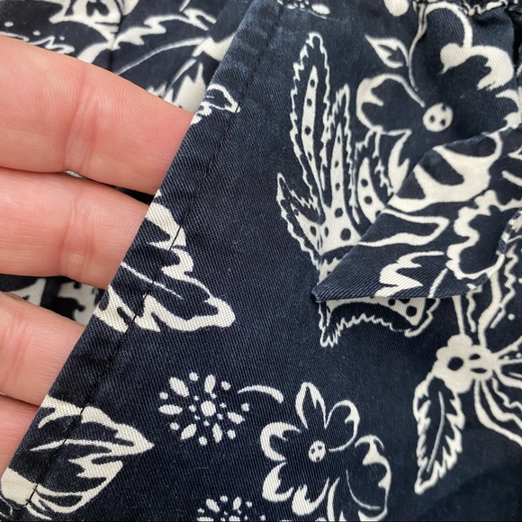 SOLD LOFT Black Floral Pleated Pull On Shorts - Picture 4 of 10